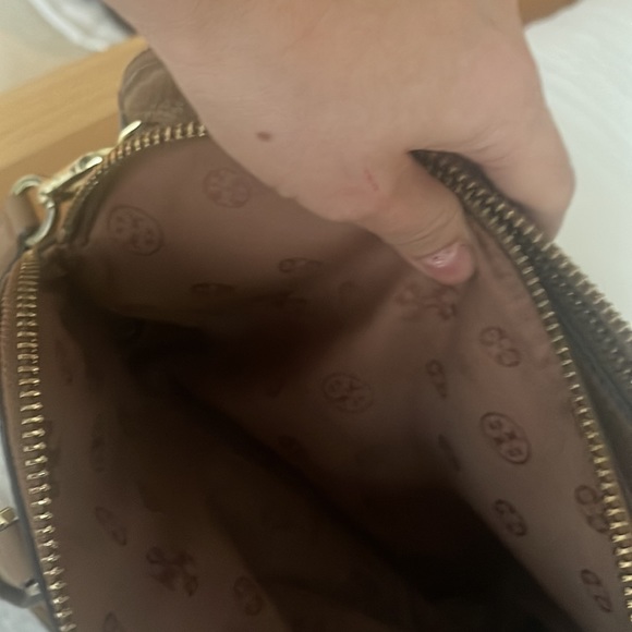 Tory Burch hang bag tan color medium size - Picture 9 of 12